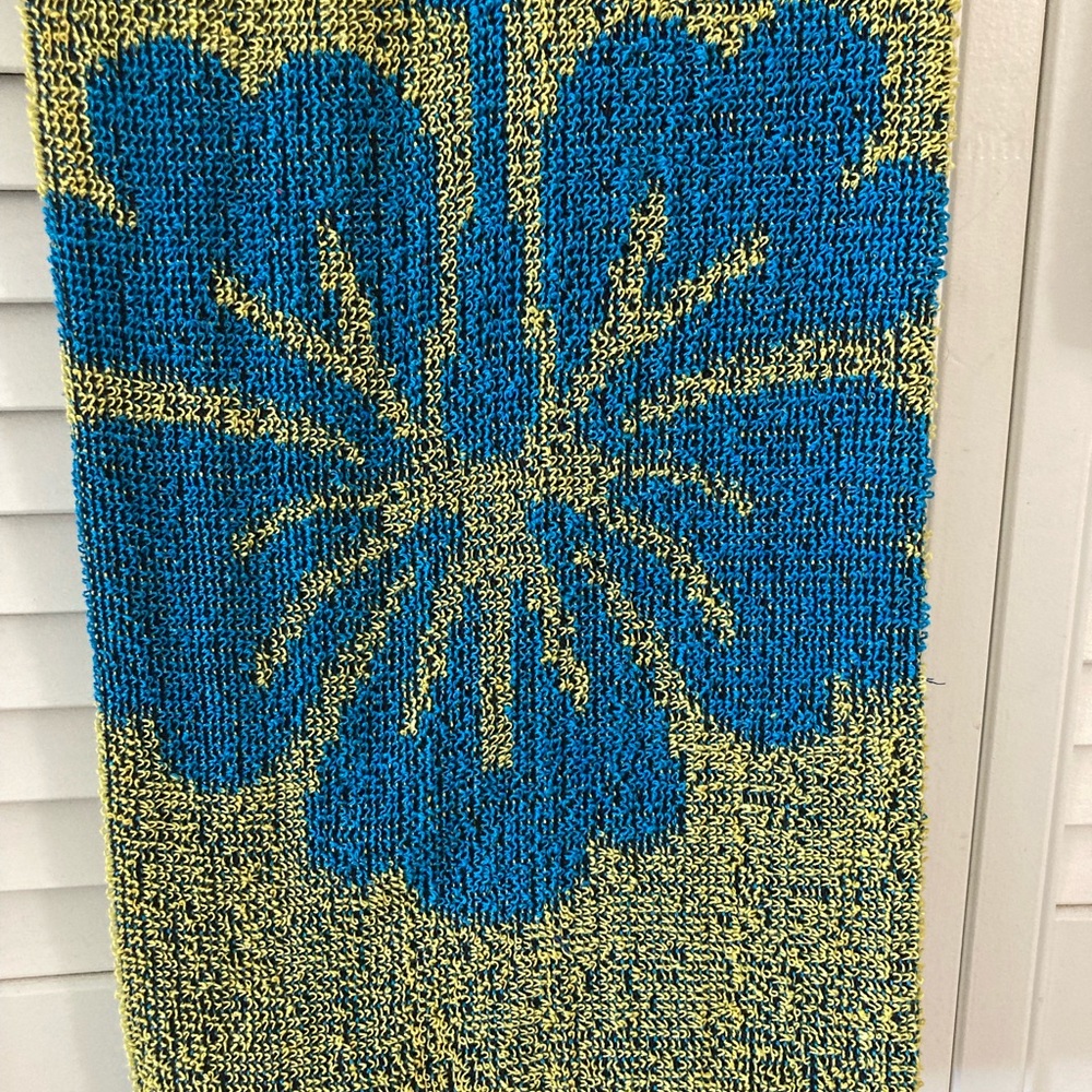 Set of 2 Hibiscus Floral blue & green beach towels - Picture 2 of 3